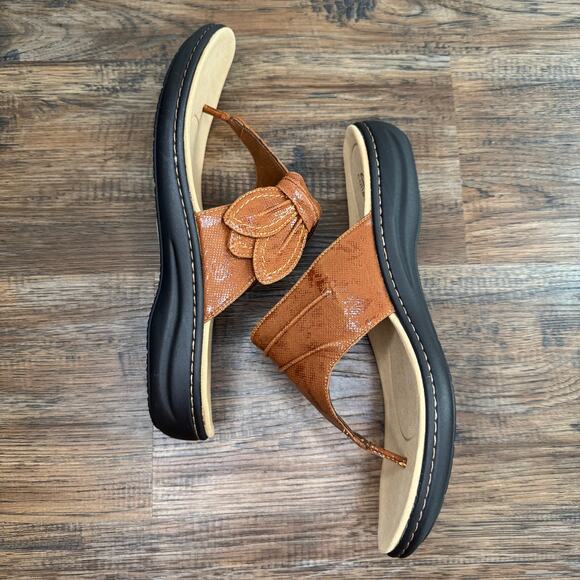 Clarks Laurieann Rae size US 12 W brown thong sandals NEW adjustable strap - Picture 5 of 13